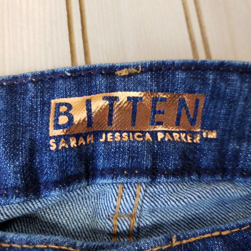 NWT Bitten by Sarah Jessica Parker Size 6 Premium Bootleg Bootcut Jeans Stretch - Picture 9 of 11